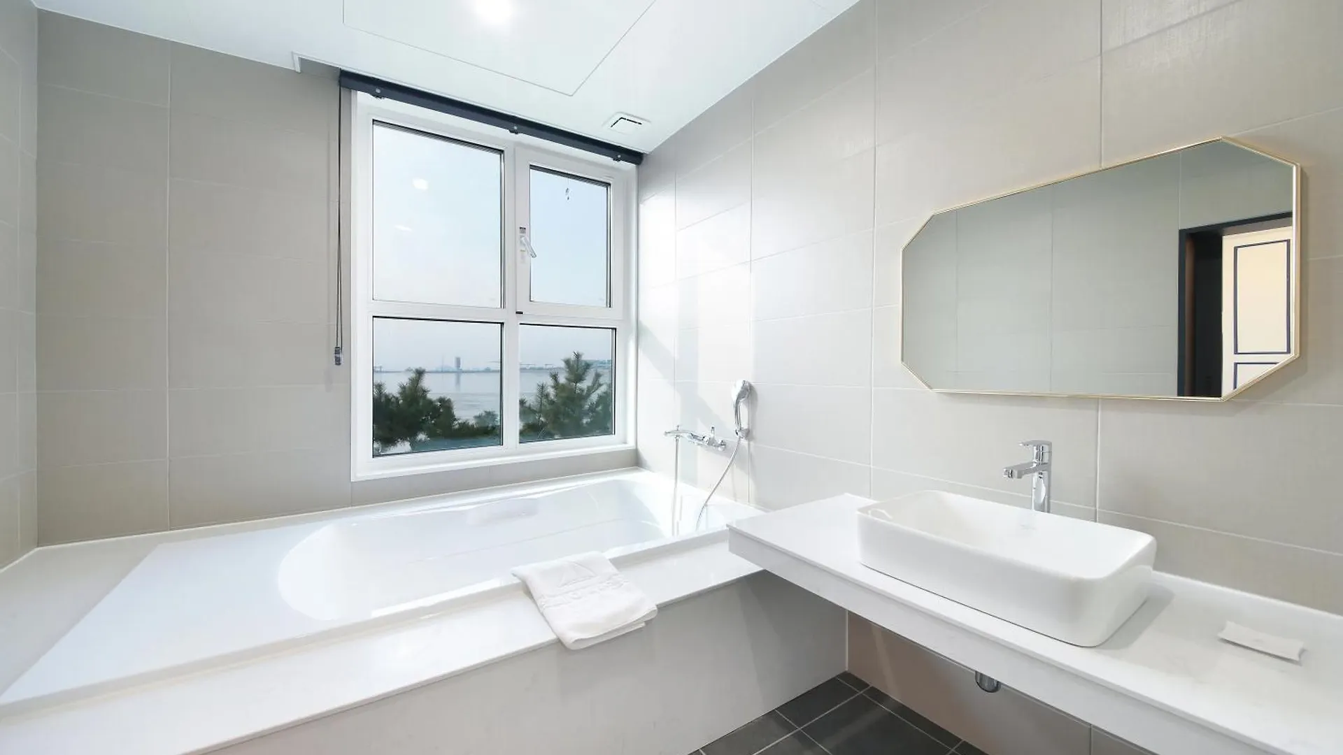 Restia Incheon Bay Hotel