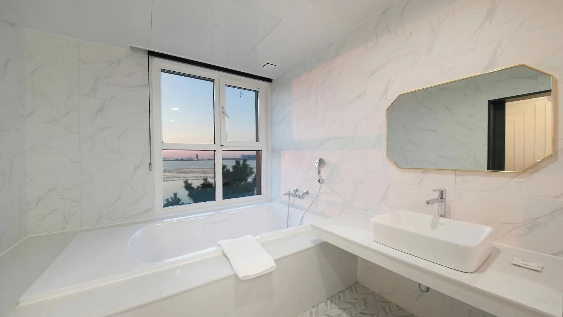 Restia Incheon Bay Hotel