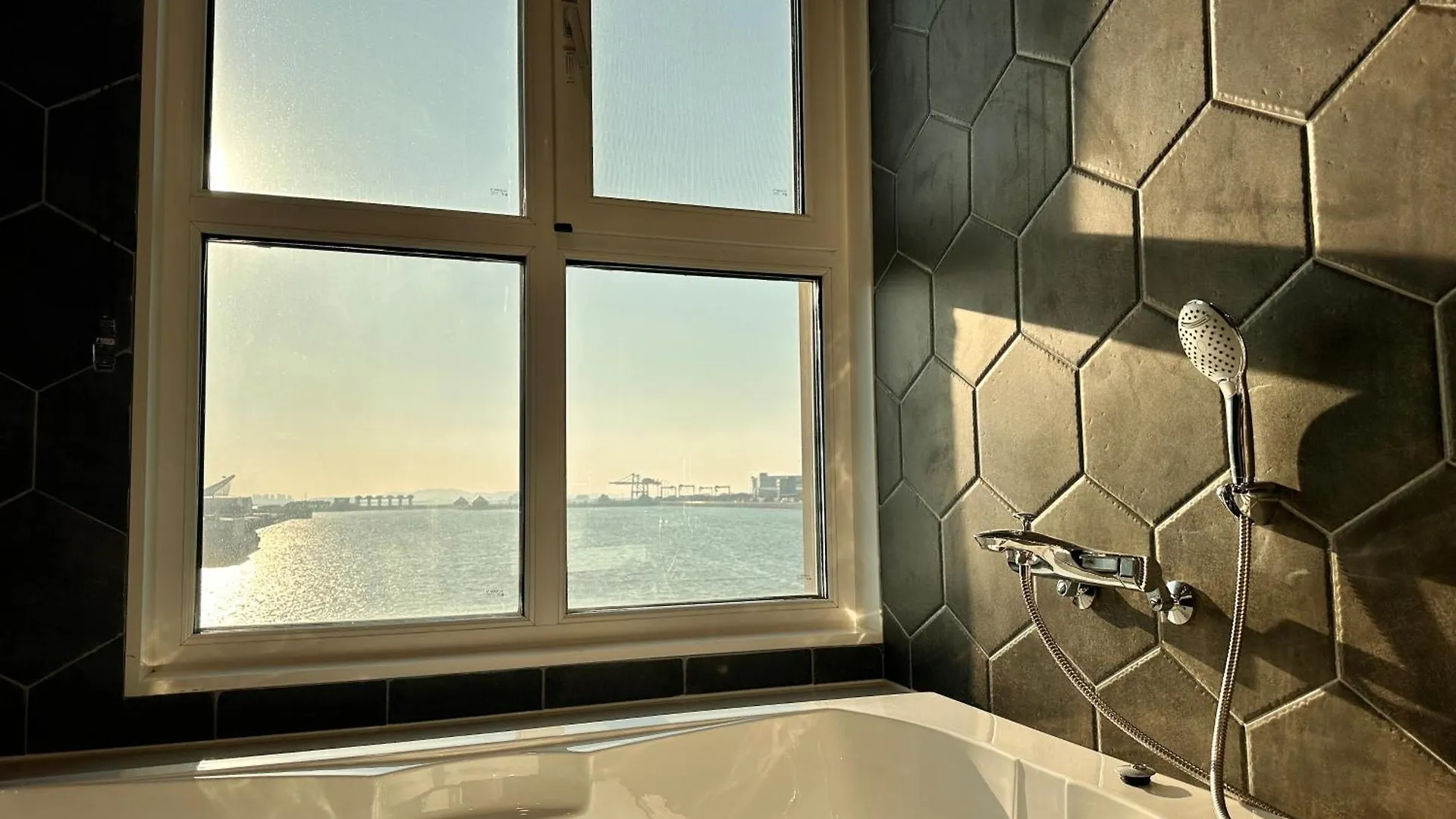 Restia Incheon Bay Hotel 3*,  韓国