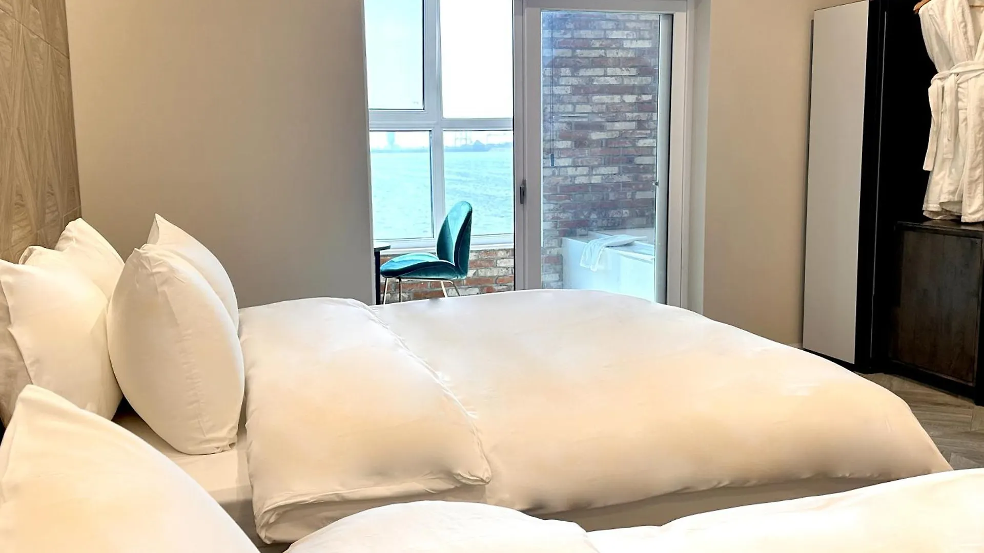 Restia Incheon Bay Hotel 3*,  韓国