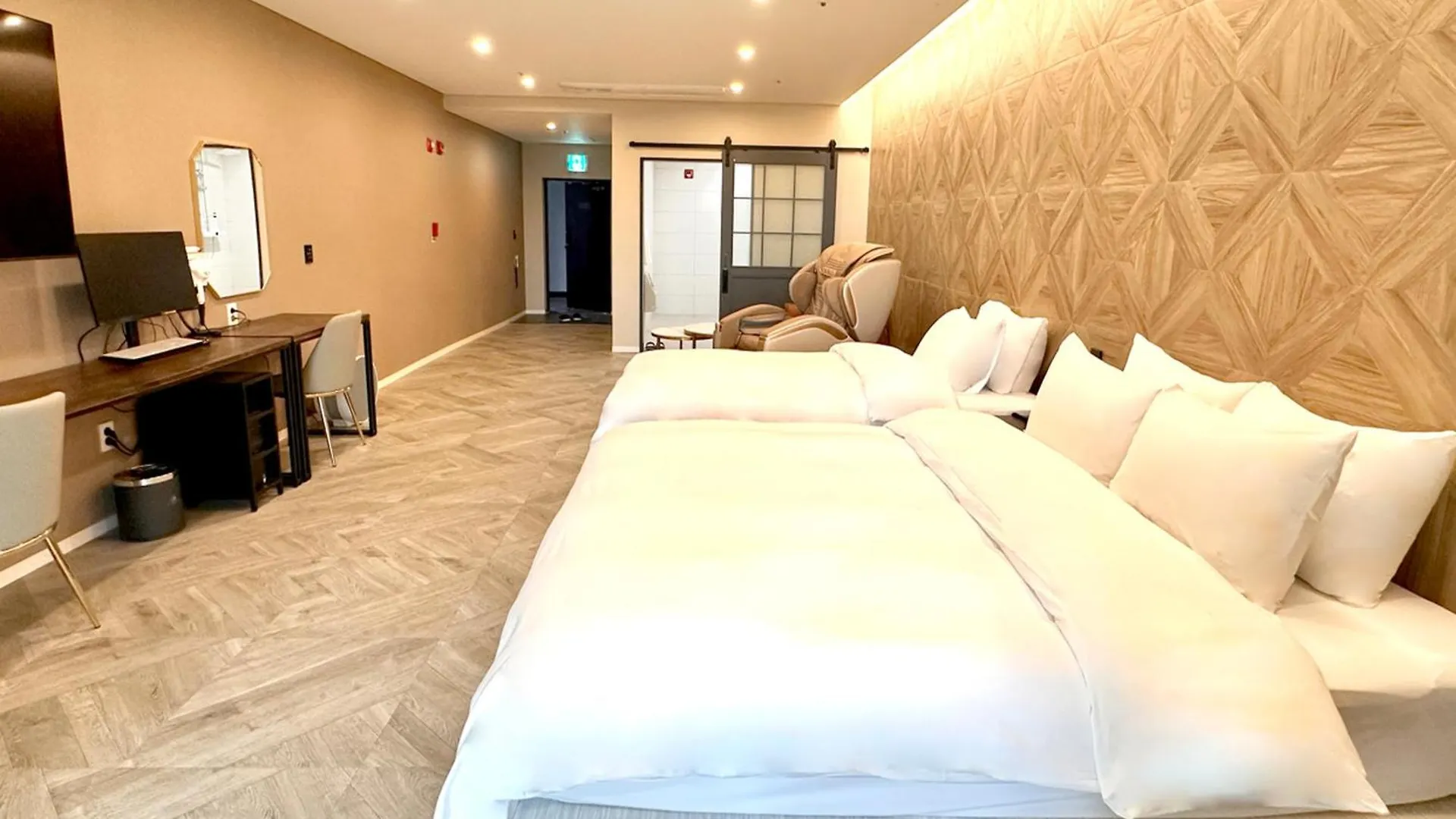 Restia Incheon Bay Hotel 3*,